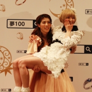 【発表会】レスリング選手の吉田沙保里さんがお姫様だっこ!『夢王国と眠れる100人の王子様』新CM発表会をレポート