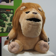 【おもちゃショー2018】タカラトミーアーツ、「シャクレルプラネット」を展示 巨大ぬいぐるみのアゴのインパクトは絶大!