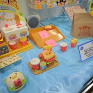 【おもちゃ見本市2017】セガトイズ、日本初の『ディズニーツムツム』おままごとトイを出展!ツムをつなげて遊ぶお店屋さんごっこ