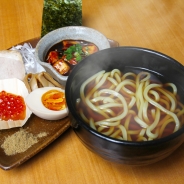 サミーネットワークス、『ラーメン魂』×『777タウン』×「居酒屋はなこ」のコラボ企画に「ラーメン魂!」が登場予定