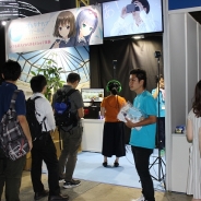 【TGS2016】VRコーナーの『オルタナティブガールズ』ブースは女の子と”直”にコミュニケーション! 思わず行き先を目で追ってしまう驚きの体験