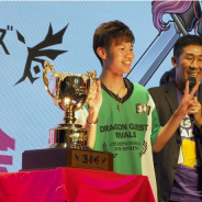 【イベント】『ドラゴンクエストライバルズ』公式大会を制したのはTAKEcake選手! 初代勇者に輝く! サプライズとして堀井雄二氏も登場