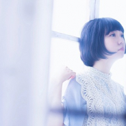 DMM GAMES、『まちむす 地球防衛ライブ』にシンガーソングライター「rionos」が楽曲を提供