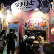 【TGS2019】辰巳電子工業、『なまはむ』を出展するサクセスブースにて会場限定仕様の「なまはむプリントシール機」を設置