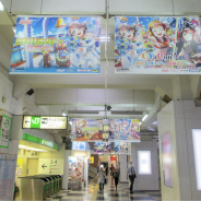 ブシロードとKLab、『ラブライブ!スクフェス』にて「ラブライブ!サンシャイン!!」AqoursのCYaRon!限定広告をJR渋谷駅に掲出