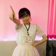 声優の郁原ゆうさんが駆けつけた『しんぐんデストロ~イ!』コラボカフェ発表会をレポート ユニークなコラボメニューと豪華企画満載のイベントに
