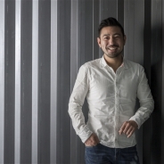 「世界をワクワクさせるマーケティングをしたい」 「KLabGames放送局」の仕掛人・柴田和紀氏に聞く設立の狙い 28時間放送の情報や16年の展開も