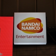 【キャラホビ2015】バンダイナムコはアーケード新作「ガンダムU.C.カードビルダー」が注目集める 「聖闘士星矢」「ジョジョ」なども出展