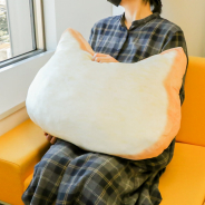 サイバーステップ、『トレバ』で限定プライズ「もちもち猫型食パンクッション」を投入