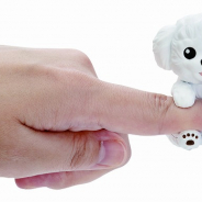 セガトイズ、コミュニケーション可能な世界最小級ペット玩具「ゆびわんこ」10月31日に発売