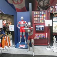 【AnimeJapan 2014】フィールズ、『ウルトラ怪獣クエスト』や『マジェプリ』を出展…ウルトラマンやゾンビメイクのコンパニオンもお出迎え