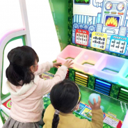 イオンファンタジー、キッズ向けオリジナルアーケードゲーム「ぐるぐるリサイクルん」を順次展開