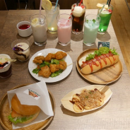 【イベント】あの「私立茶熊学園カフェ」が2年半ぶりに復活! 私立茶熊学園の校歌や描き下ろしイラストが登場した店内をレポート
