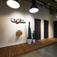 モノビット、神戸本社を増床 カフェライクなオフィス空間とシアタールームやバーカウンターなども設置…セミナールームの貸し出しも可能