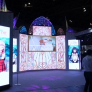 【AnimeJapan2017】巨大なメインモニターとLive2Dキャラクターが注目を集めた『マギアレコード 魔法少女まどか☆マギカ外伝』ブース