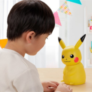 タカラトミーアーツ、会話やダンス、歌を歌ったりするインタラクティブなロボット「おはなししよ!ノリノリピカチュウ」を6月17日に発売