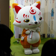 【AnimeJapan2019】ニトロプラスブースは『刀剣乱舞-ONLINE-』の展示にファン殺到! 年表や「おっきい こんのすけ」撮影会、フォトスポットが人気に!