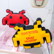 タイトー、タワーレコード×スペースインベーダーコラボを記念し「インベーダー特大ぬいぐるみ」を『タイトーオンラインクレーン』限定プライズとして展開