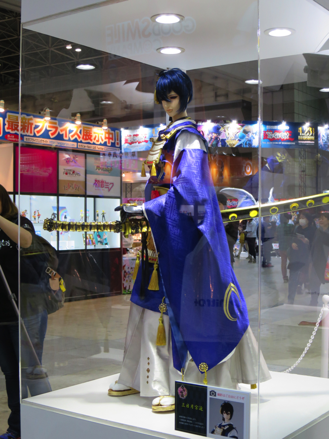 Animejapan 16 ニトロプラスブースでは 刀剣乱舞 Online のグッズ販売 武侠ファンタジー人形劇とコラボした 三日月宗近 人形を展示 Social Game Info