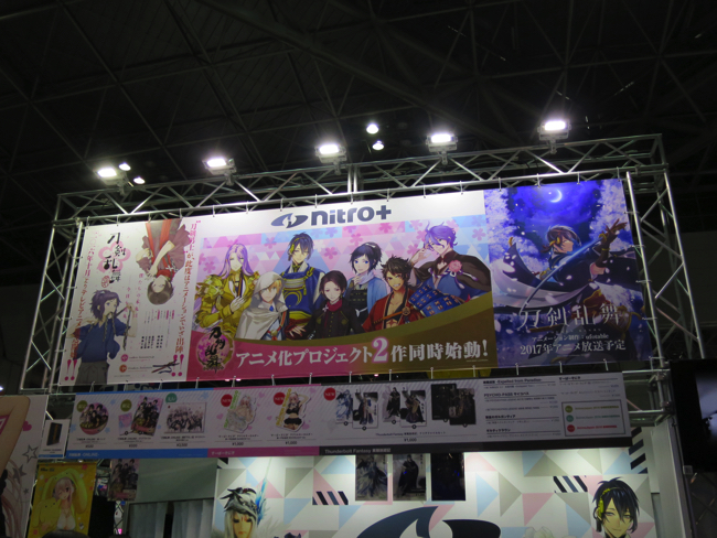 Animejapan 16 ニトロプラスブースでは 刀剣乱舞 Online のグッズ販売 武侠ファンタジー人形劇とコラボした 三日月宗近 人形を展示 Social Game Info