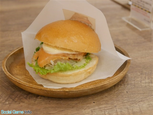 イベント あの 私立茶熊学園カフェ が2年半ぶりに復活 私立茶熊学園の校歌や描き下ろしイラストが登場した店内をレポート Social Game Info