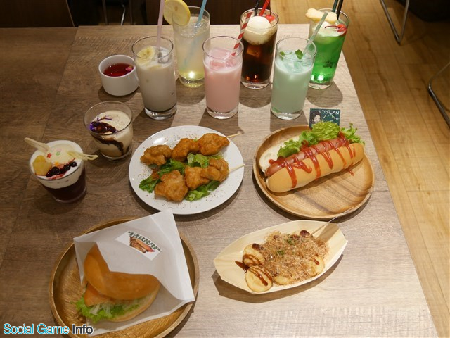 イベント あの 私立茶熊学園カフェ が2年半ぶりに復活 私立茶熊学園の校歌や描き下ろしイラストが登場した店内をレポート Social Game Info